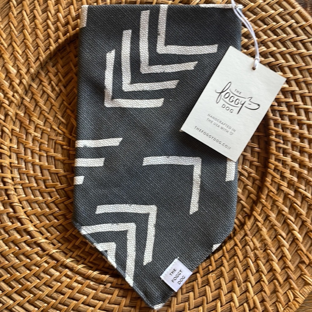 The Foggy Dog neck bandanna NWT - Picture 3 of 7